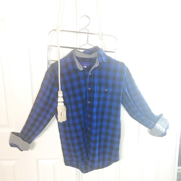 Simply styled button down shirt. Men’s button up - Picture 5 of 6